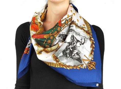 Foulard Hermes: ripercorriamo la storia del carré .